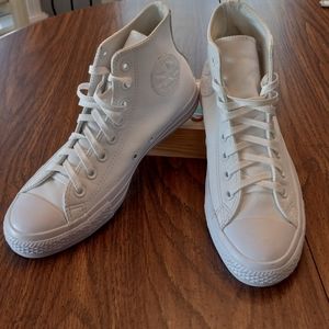 Converse White Leather Hi Top Shoes. Womens Size 9 Mens Size 7. Excellent shape.